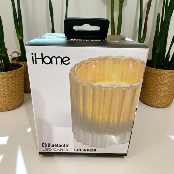 iHome Flameless Candle w/Bluetooth Speaker, LED Candle - WHITE - Picture 1 of 4